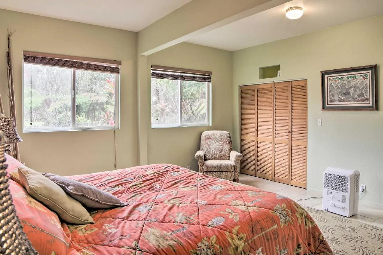 Holiday home Tropical Volcano Bungalow Less Than 4 Mi To Natl Park!