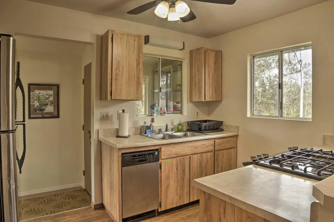 Holiday home Tropical Volcano Bungalow Less Than 4 Mi To Natl Park!