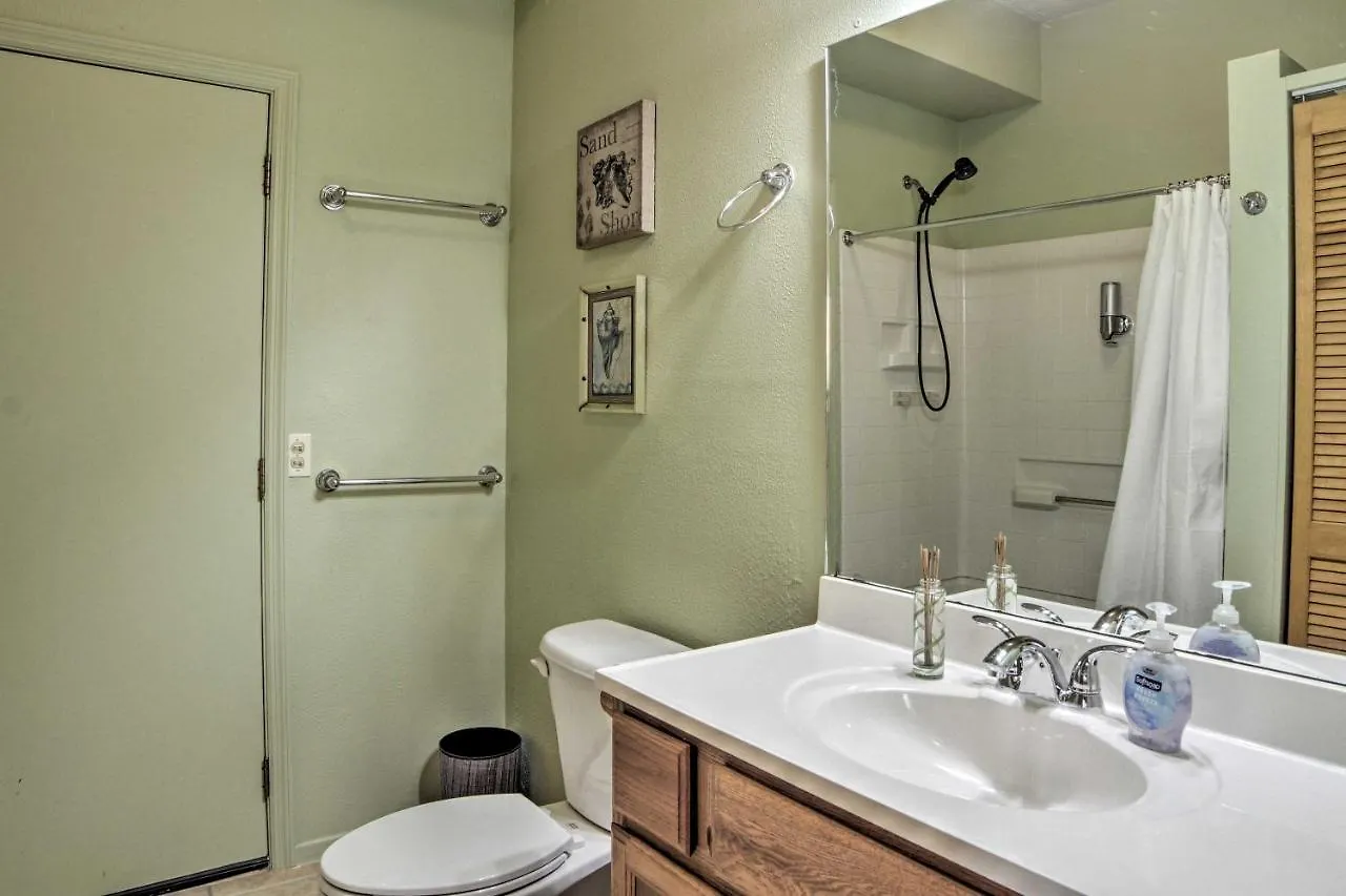 Holiday home Tropical Volcano Bungalow Less Than 4 Mi To Natl Park!