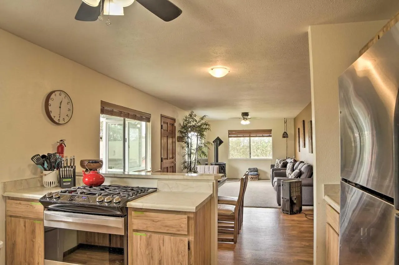 Tropical Volcano Bungalow Less Than 4 Mi To Natl Park! Holiday home
