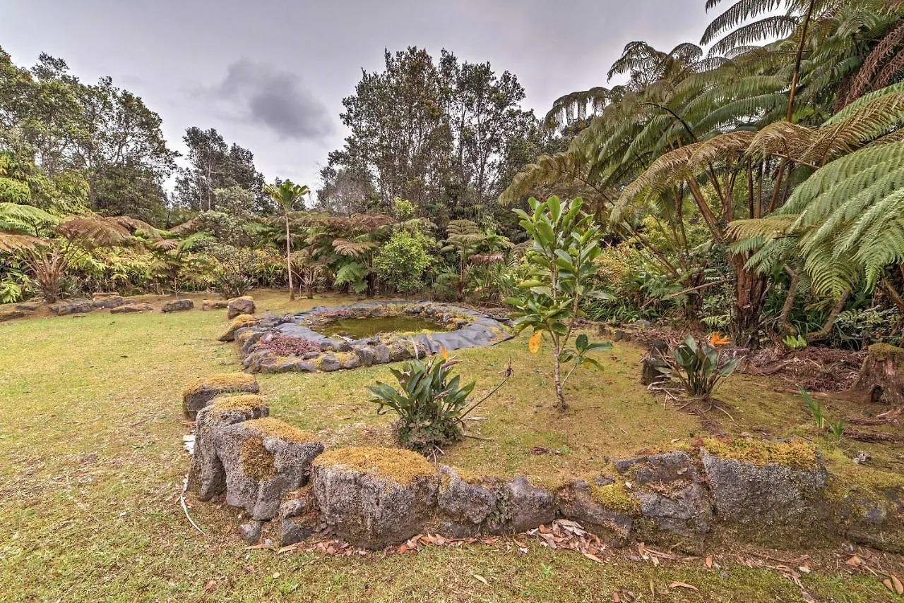 Tropical Volcano Bungalow Less Than 4 Mi To Natl Park!
